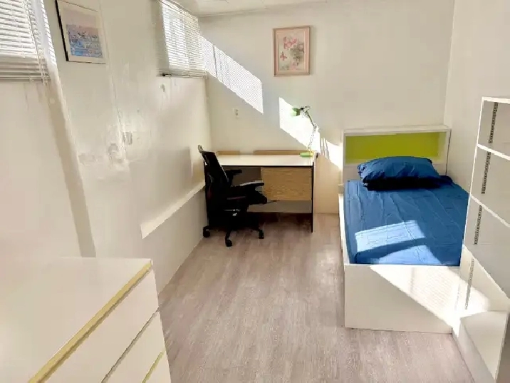 Clean/Quiet room @ Finch/Leslie @Now $760 in City of Toronto,ON - Room Rentals & Roommates