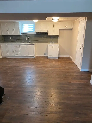 Spacious 1 Bedroom in Auden Park Image# 1