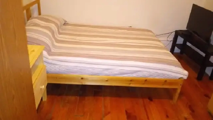 Furnished room downtown utilities included - female only in City of Toronto,ON - Room Rentals & Roommates