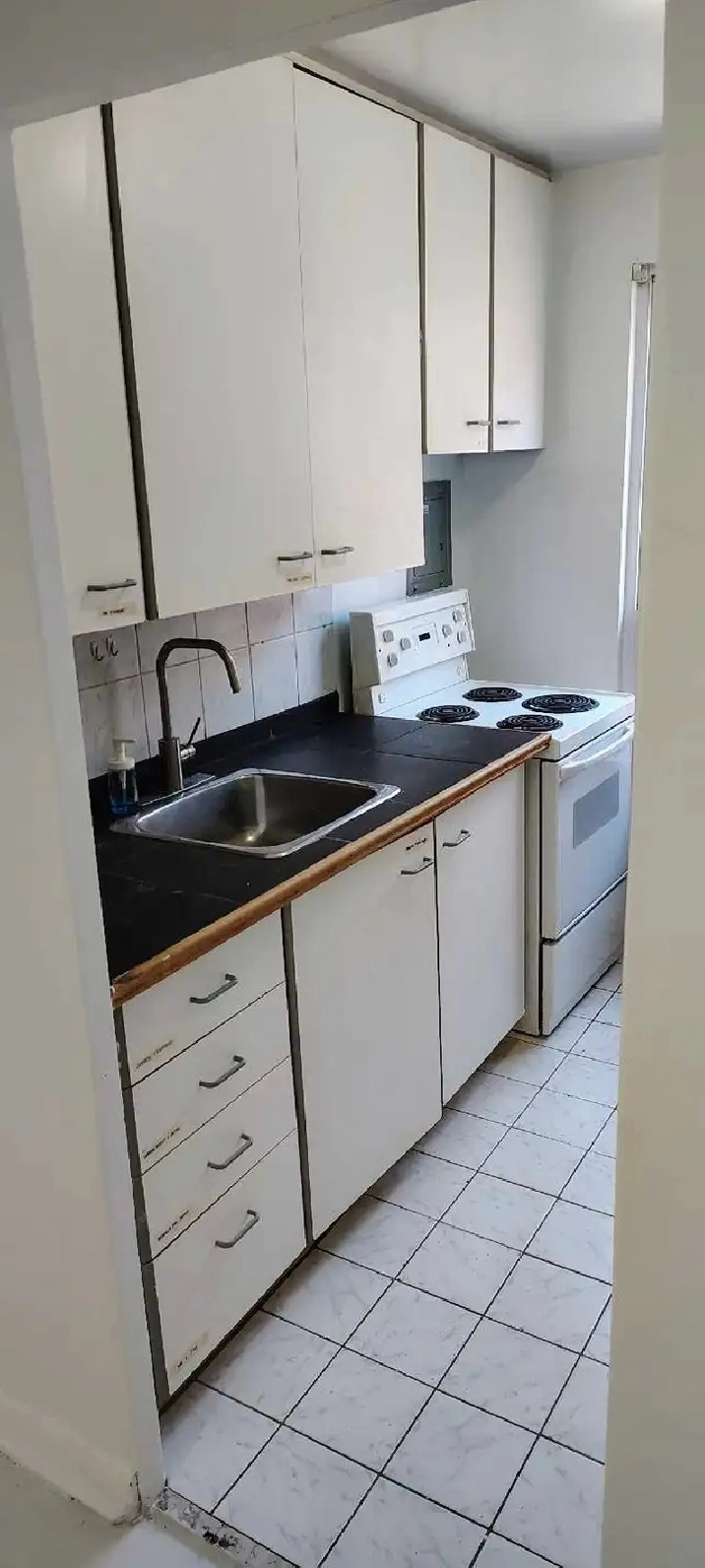 Leaside 2 Bdrm (2nd Floor) in City of Toronto,ON - Apartments & Condos for Rent