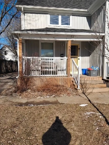 3 Bedroom, 2 bathroom unit in Portsmouth Village Image# 1