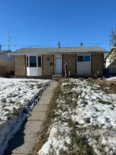 3 bedroom 1 washroom house for rent in Tyndall Park area Image# 1