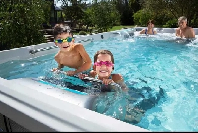Fairview detached house with swimming pool and spa Image# 1