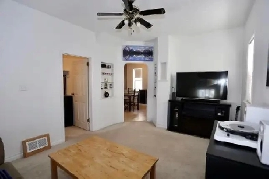 2 full bathroom, 2bedrooms Den, house for rent in St. James area Image# 1