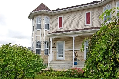 Cottage 3 chambres,2 sdb,s-sol fini,IMPECCABLE !! Image# 4