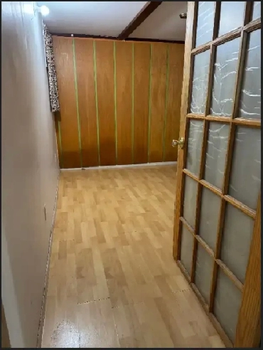 YONGE & STEELES - BASEMENT ROOM