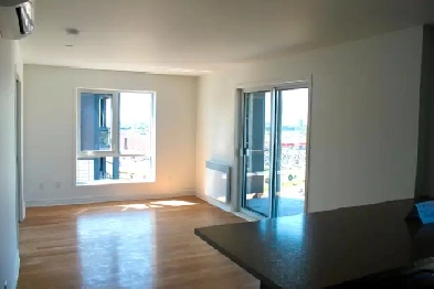 3 1/2 Bright Condo   Indoor Parking |  Metro Montmorency Image# 1