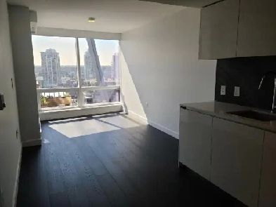 1 Bed 1 Bath   Den Image# 1