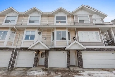 2 STOREY TOWNHOUSE STYLE CONDO IN CUMBERLAND! Image# 1