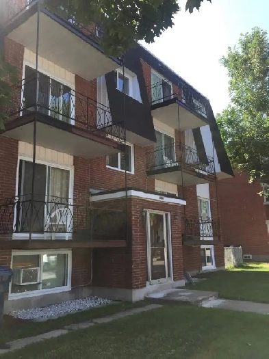 4 1/2 a louer a Laval Image# 1