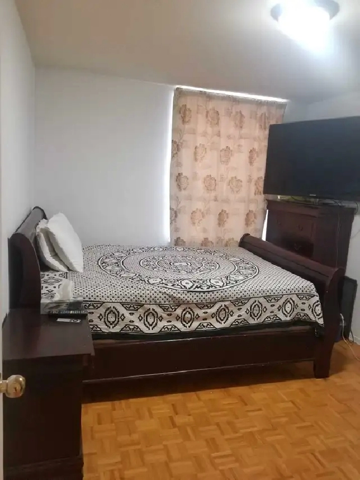 room available for rent in City of Toronto,ON - Room Rentals & Roommates