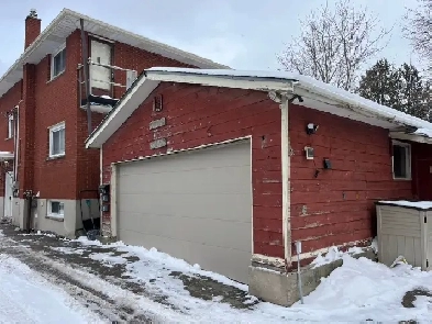 Large Double Garage for Rent – Central Kitchener Image# 2