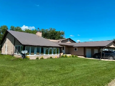 Acreage with large house, Quonset & barn for sale. Image# 1