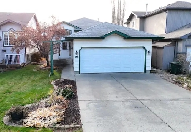 27 Harmony Court West, Stony Plain  |  Bilevel & 21x24 Garage Image# 1