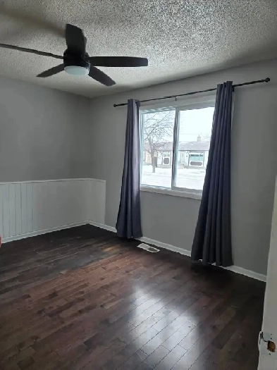 Windsor park 2 bedroom 1 bath house with heated garage Image# 3