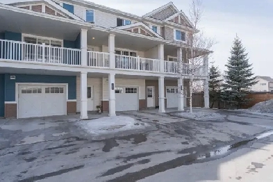 TOWNHOME IN SOUTH POINTE WITH SINGLE GARAGE $334,900 OFFERS NOW Image# 1