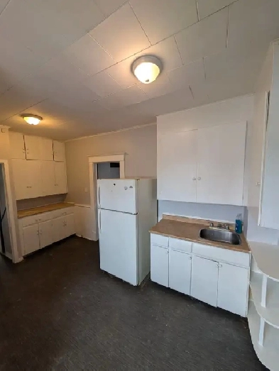 For Rent: 2 Bedroom, 1 Bath- Main Level Apartment Image# 1