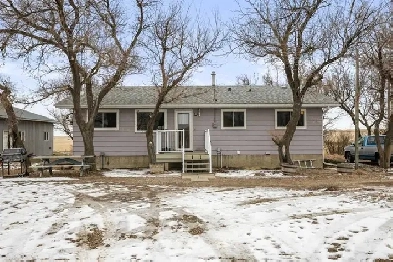 Charming 3-Bed Bungalow on 4.87 Acres – Perfect Country Escape! Image# 1