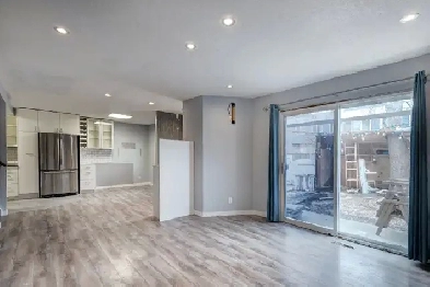 3 BED END UNIT ACADIA TOWNHOUSE FOR ONLY $300,000 Image# 1