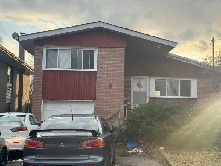 ROOMS AVAILABLE FOR TWO PERSONS IN SHARING BASIS. in City of Toronto,ON - Room Rentals & Roommates