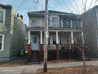 5 Bed 2 Bath House Image# 1