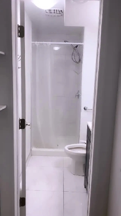 Privet bathroom Masonville master bedroom Image# 1