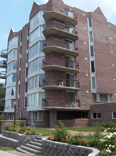 PORTAGE - CONDO LUXUEUX 2 CHAMBRES - LUXURY CONDO 2 BEDROOMS Image# 1