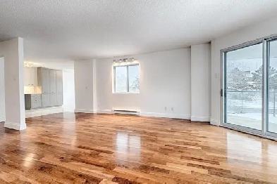 CLÉ EN MAIN Condo rénové 2 chambres et 2 sdb à St-Lambert Image# 1