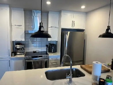3 1/2 Condo de Luxe semi-meublé à louer au 6 ieme étage Image# 1