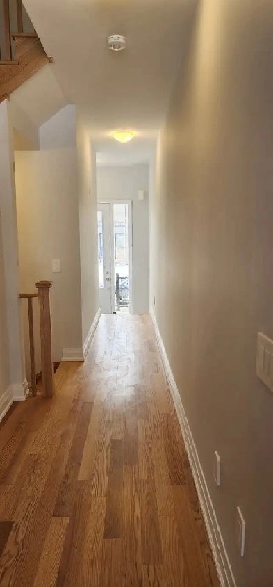 3 bedrooms Townhouse Available to Rent Image# 1