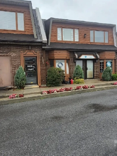 Locaux/Bureaux (Sainte-Dorothée, Laval) Image# 1