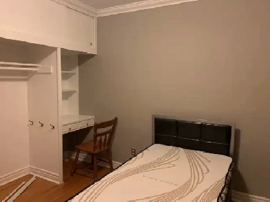 Private Room for rent on Main floor,  Oxford Street West Image# 1