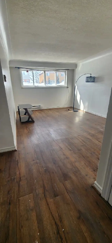 Amazing bright Renovated Spacious 2 bdrm apt. $1700 hydro. Image# 1