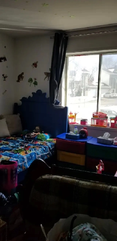 Nice 4 1/2 Beautiful West Island Image# 1