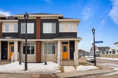 4403 Buckingham Dr E - Modern Townhouse In The Towns Image# 1