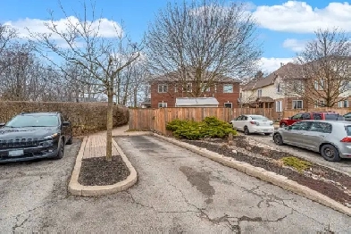 Stunning 3-Bed, 3-Bath Home for Sale in Waterdown! Image# 1