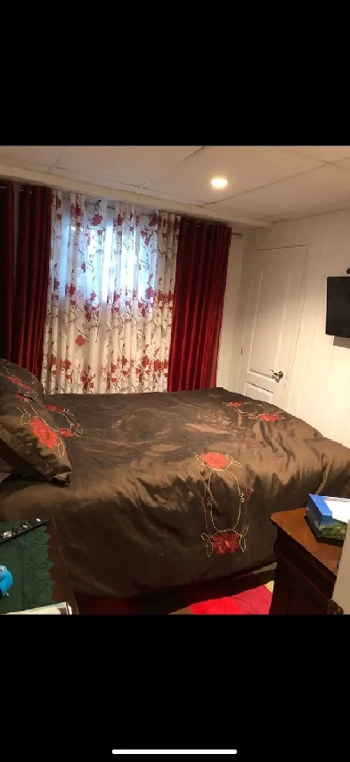 Grand 3 ½   salon   cour arrière – À deux pas du bord de l’eau! Image# 1