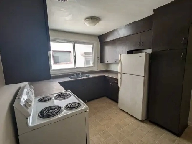 3 bdrm main level East Kildonan unit in 3plex Image# 1
