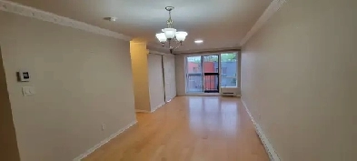 Beautiful, Spacious and Well located  5 ½ Image# 1