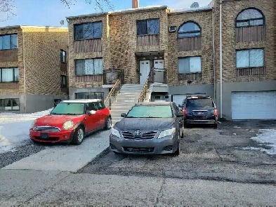 Mois Avril, Mai . Beau 3 1/2coin st-hubert&Émile Journault Image# 1