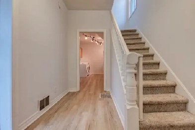 Large, 3 Bedroom unit in duplex Image# 9