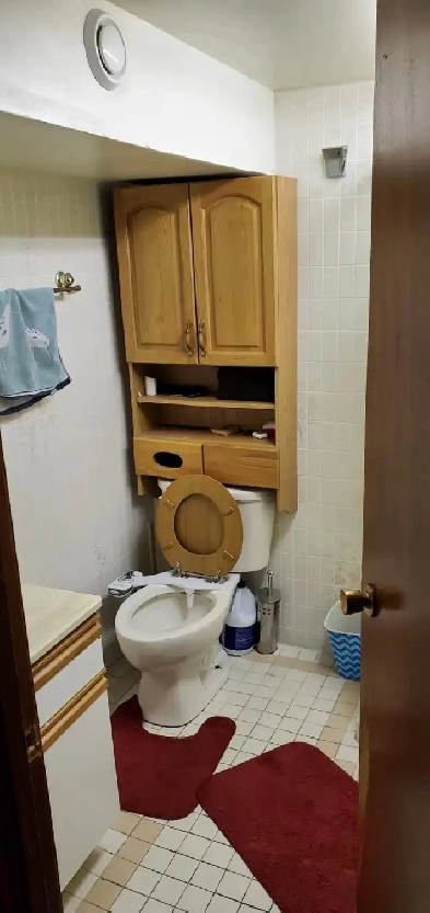 2 bdrm basement suite avail May 1. $975 rent $975 DD. Image# 1