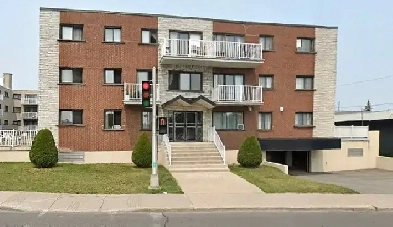 4 1/2 À LOUER - $1500 - DISPONIBLE MAINTENANT Image# 1