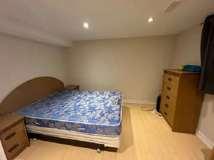 Furnished room for female in City of Toronto,ON - Room Rentals & Roommates