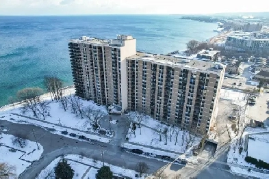 WATERFRONT LIVING AT ITS FINEST - 2 BED, 2 BATH Image# 6