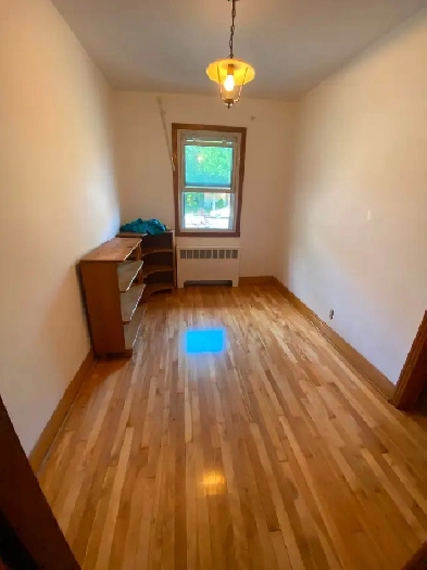 Chambre Dispo Métro Joliette étudiants juste à coté du Métro Image# 1