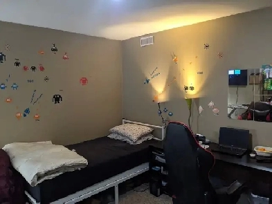 Toronto Room for Rent Students / Young Professionals Image# 1