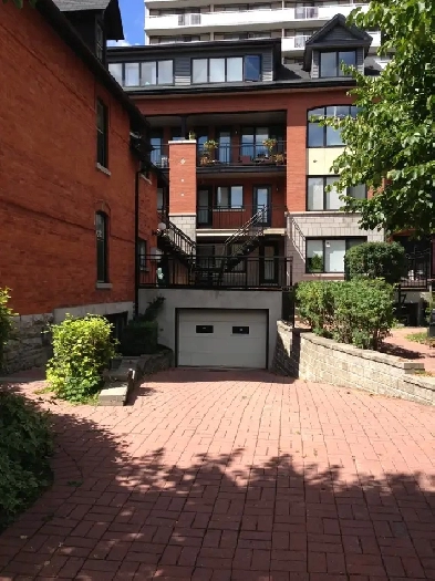 1 Bedroom   Den (Golden Triangle) Image# 1