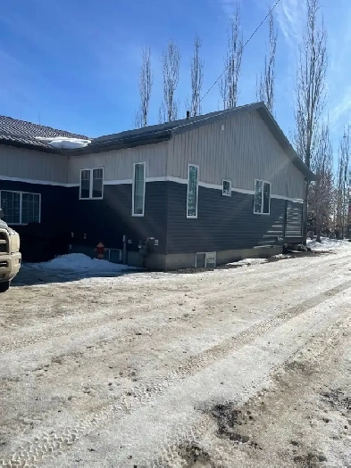 beautiful 3 bedroom acreage for rent Image# 1