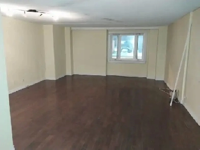 Showings Apr 4:Huge Pet Friendly Bright Main Flr w Yard/LDY/PRKG Image# 1